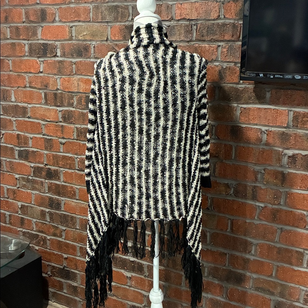 Daytrip Black and cream Fringe Open-Front Knit Cardigan. Size Large. - Picture 3 of 6